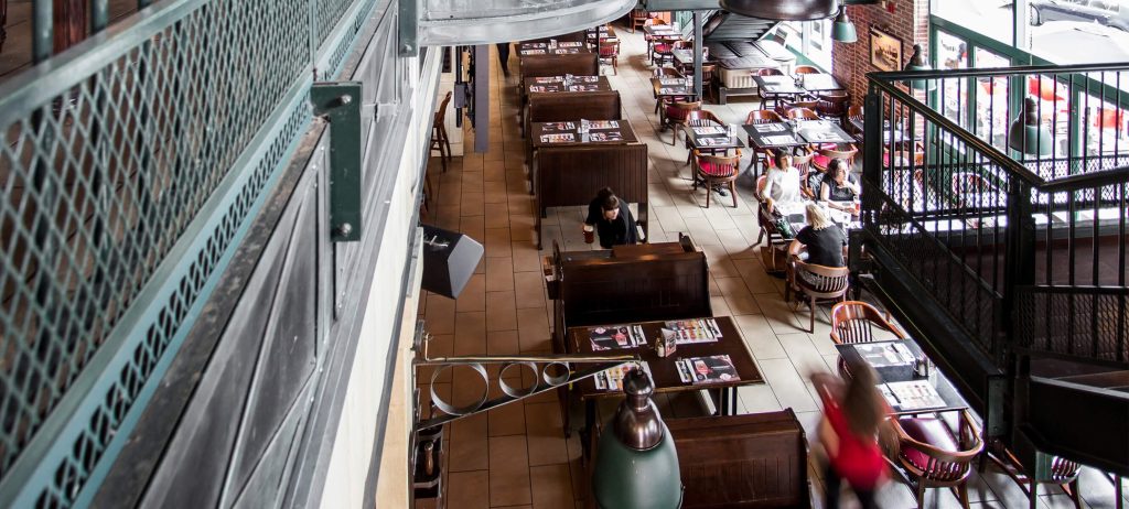 Un restaurant sur Sainte Catherine, à Montréal, ouvert le Dimanche et le Lundi midi & soir